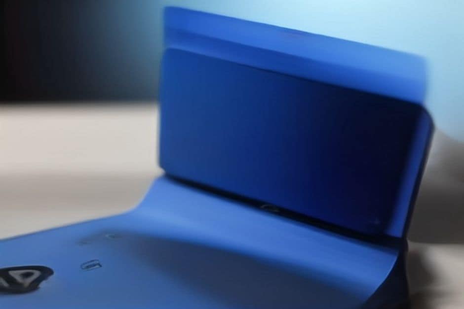 Fotografía de un PS5 Slim ou revisión recente sobre un fondo de estudio